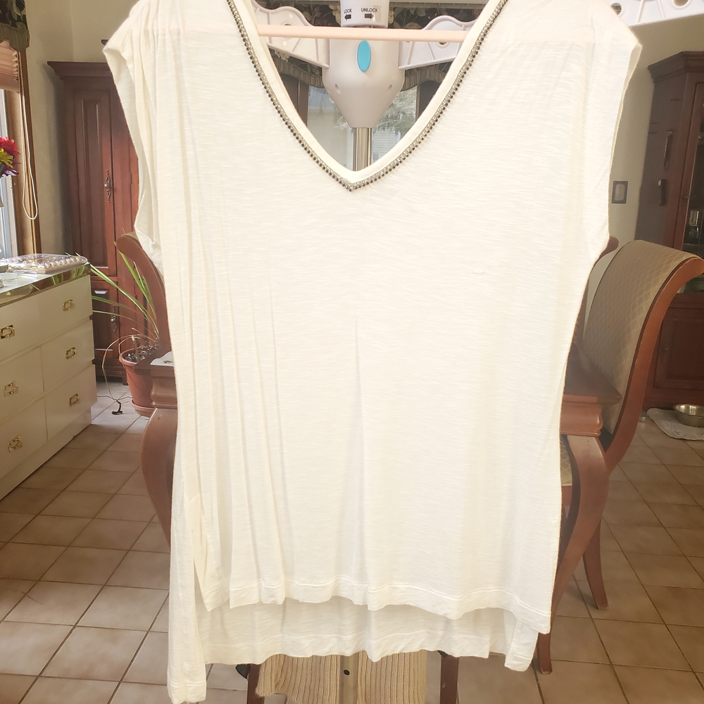 Jennifer Lopez White V-Neck Top